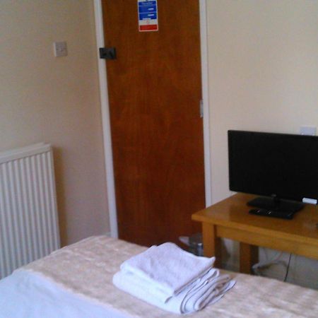 The Glan Yr Afon Inn Holywell  Room photo