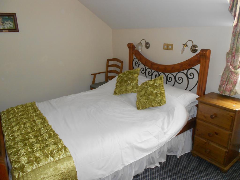 The Glan Yr Afon Inn Holywell  Room photo