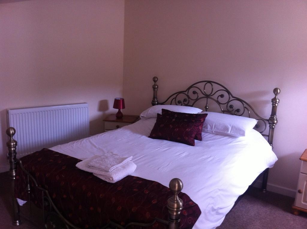 The Glan Yr Afon Inn Holywell  Room photo