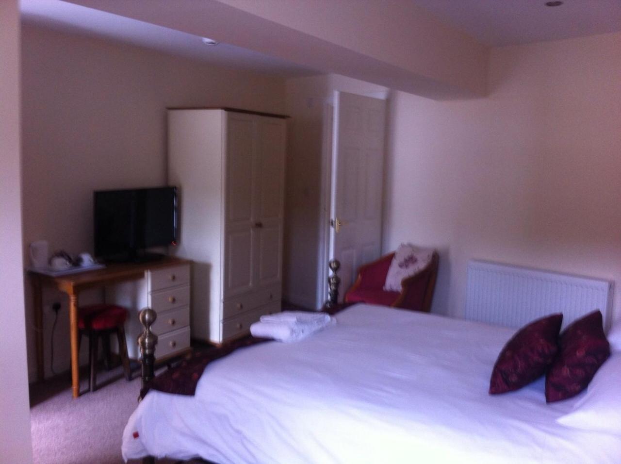 The Glan Yr Afon Inn Holywell  Room photo