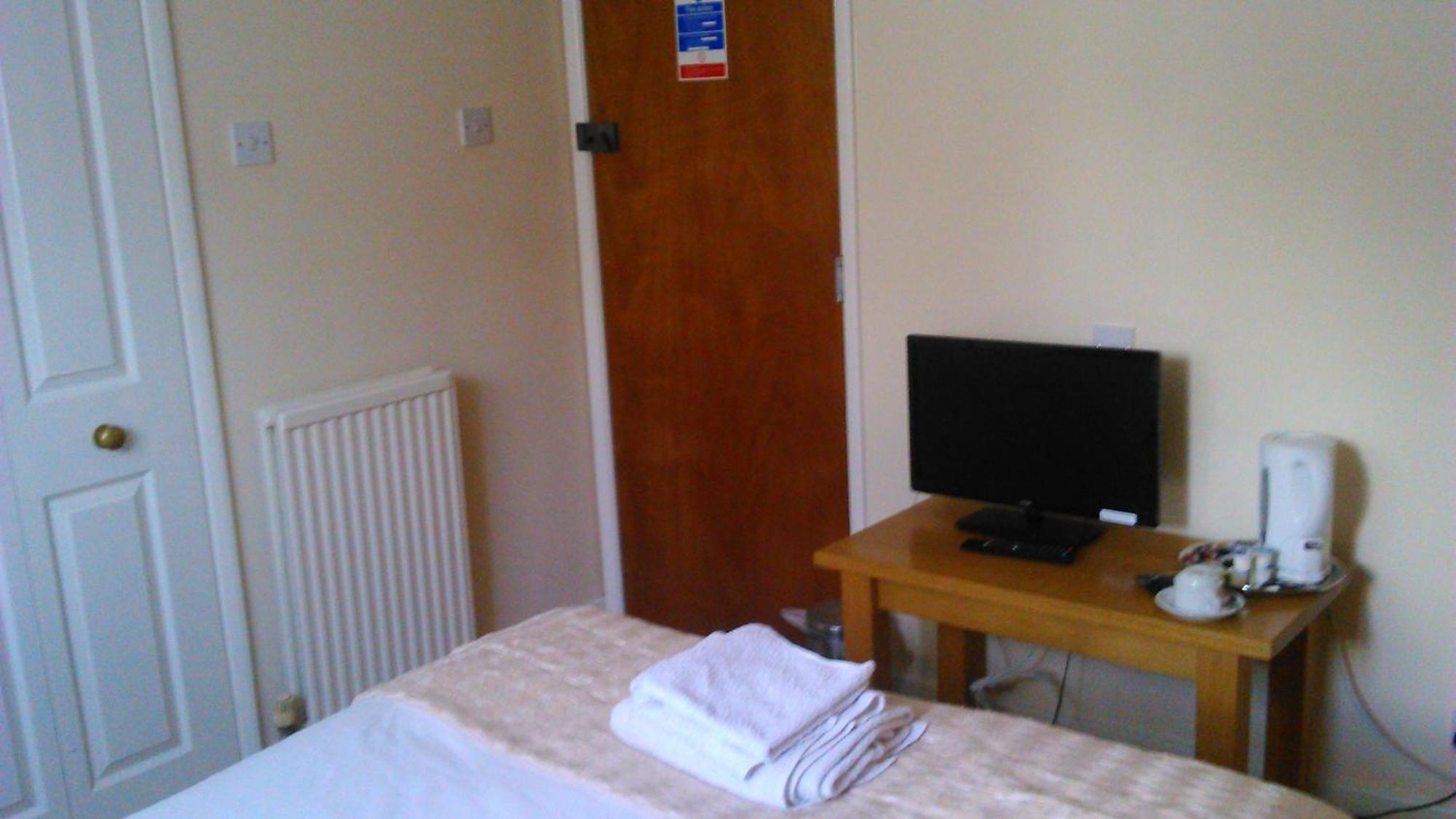 The Glan Yr Afon Inn Holywell  Room photo