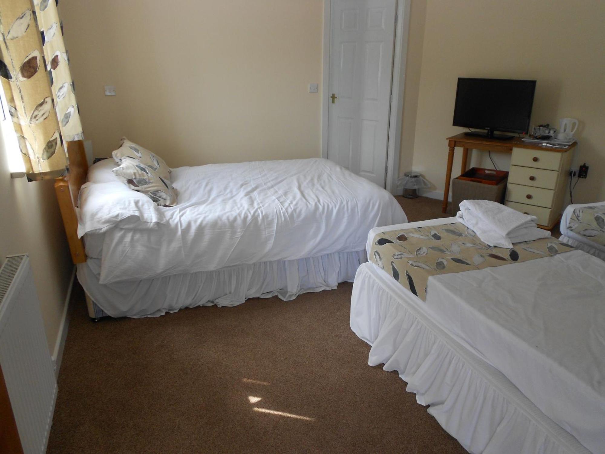 The Glan Yr Afon Inn Holywell  Room photo